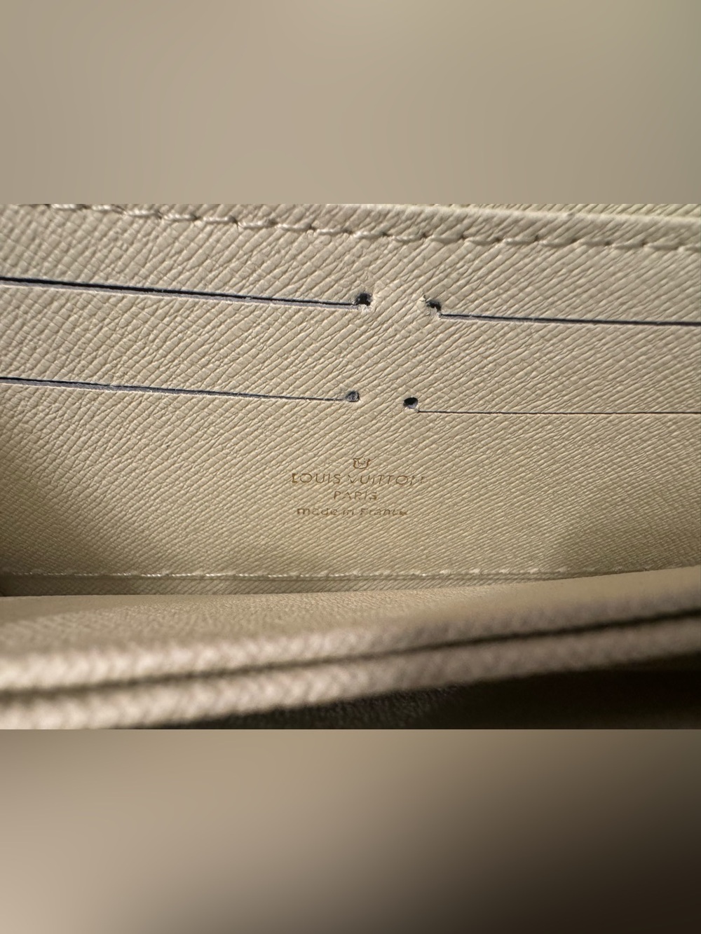 Desinger Inspired Checked Creamish White Purse (Tote Bag) w/matching wallet - - Picture 11 of 15
